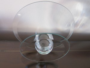 Circular glass candle holder